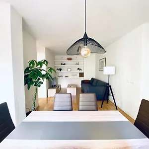 amplio-y-luminoso-apartamento-en-el-centro-de-malaga.hotelsinnerja.org/