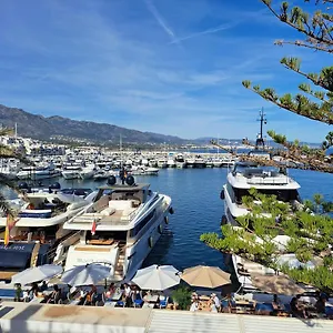 Private In Huge Penthouse 1st Line Puerto Banus, Incredible Views, Jacuzzis Homestay